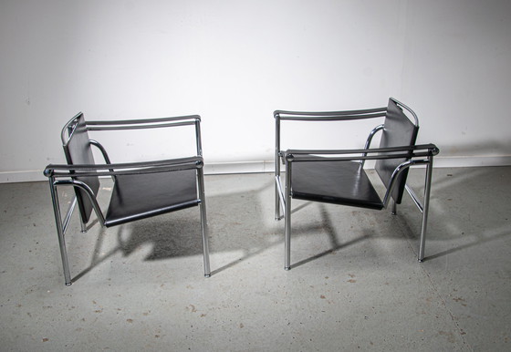 Image 1 of Set van 2 Cassina LC1 loungestoelen met originele certificaten 1980