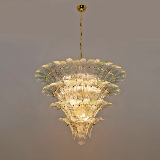 Image 1 of Mid Century Moderne Italiaanse Kroonluchter met Palmette van Murano glas en messing