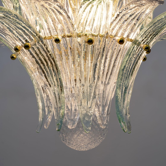 Image 1 of Mid Century Moderne Italiaanse Kroonluchter met Palmette van Murano glas en messing
