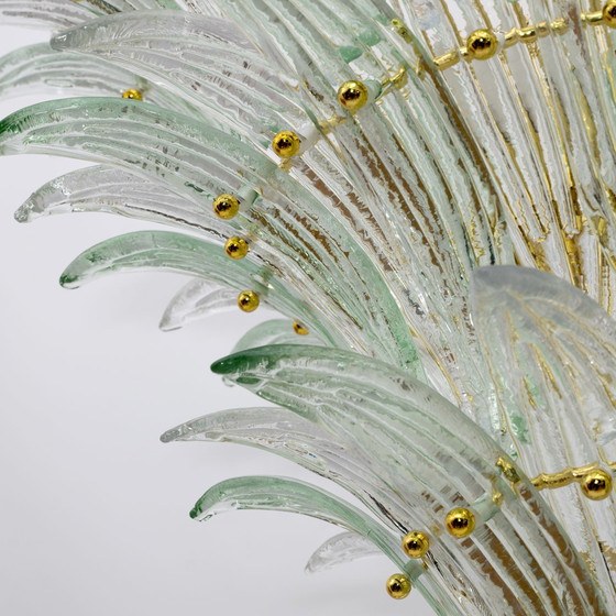 Image 1 of Mid Century Moderne Italiaanse Kroonluchter met Palmette van Murano glas en messing
