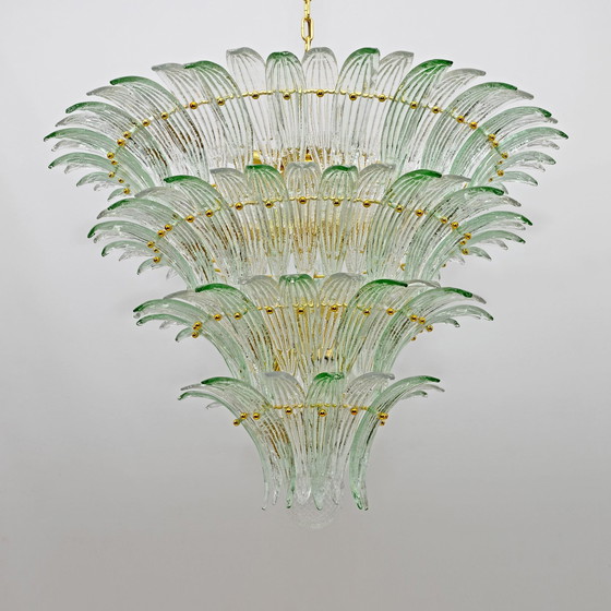 Image 1 of Mid Century Moderne Italiaanse Kroonluchter met Palmette van Murano glas en messing