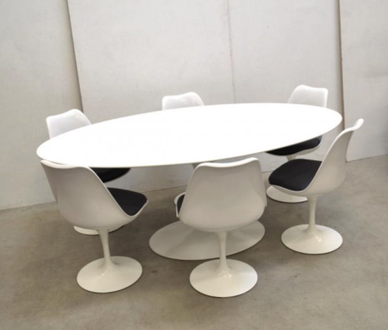 Image 1 of Knoll Eero Saarinen ovale eettafel & 6 tulpenstoelen Knoll International