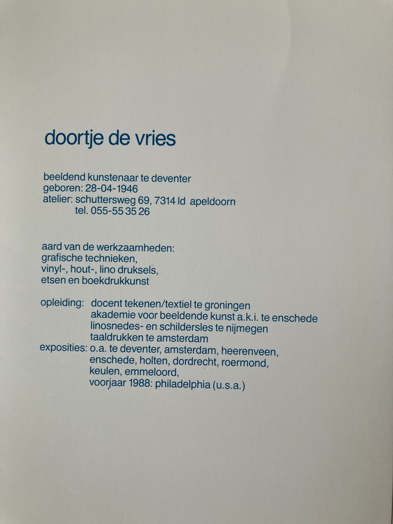 Image 1 of Doortje de vries 1946 - Meisje met rode jas - zeefdruk