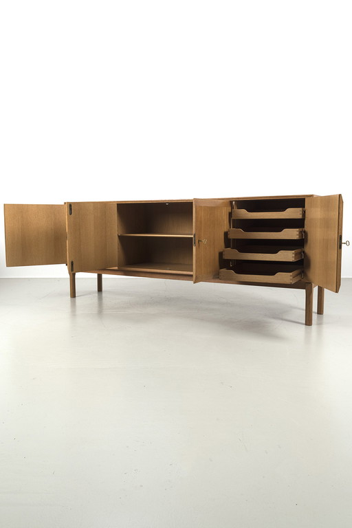 Kurt Ostervig eiken dressoir