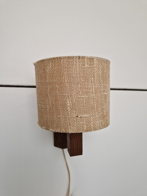 Image 1 of Stijlvolle Vintage Wandlamp Met Teak En Jute Kap Met Metaal