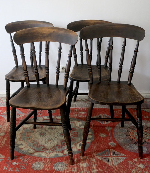 Set van 4 antieke gepatineerde eiken eetkamerstoelen, 19e eeuw