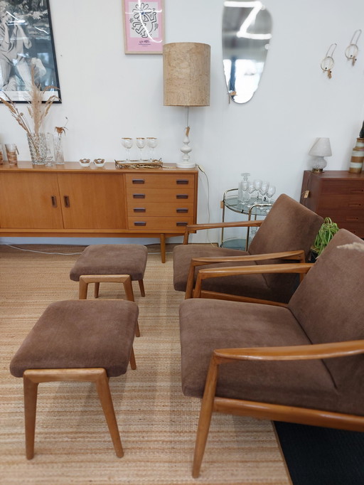 Twee Vintage Fauteuils Jaren 70 Incl. Bijpassende Voetenbankjes