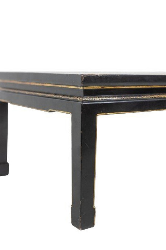 Image 1 of Lak salontafel met bloemmotieven. Circa 1900.