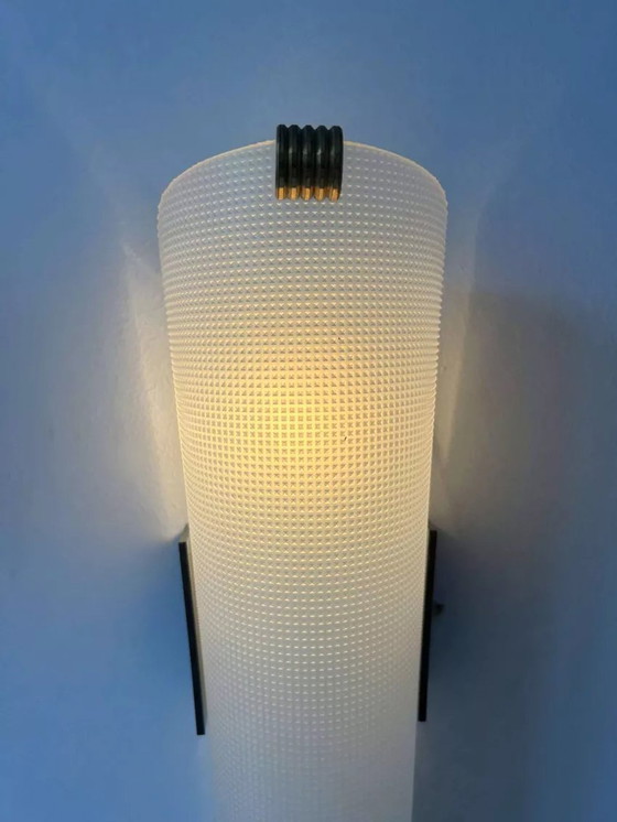 Image 1 of 2X Vintage messing en plexiglas wandlamp, Frankrijk 1960