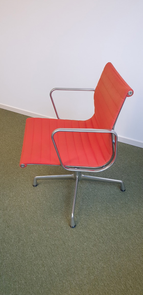 Image 1 of 6x Vitra EA108 stoelen met ronde Vitra tafel