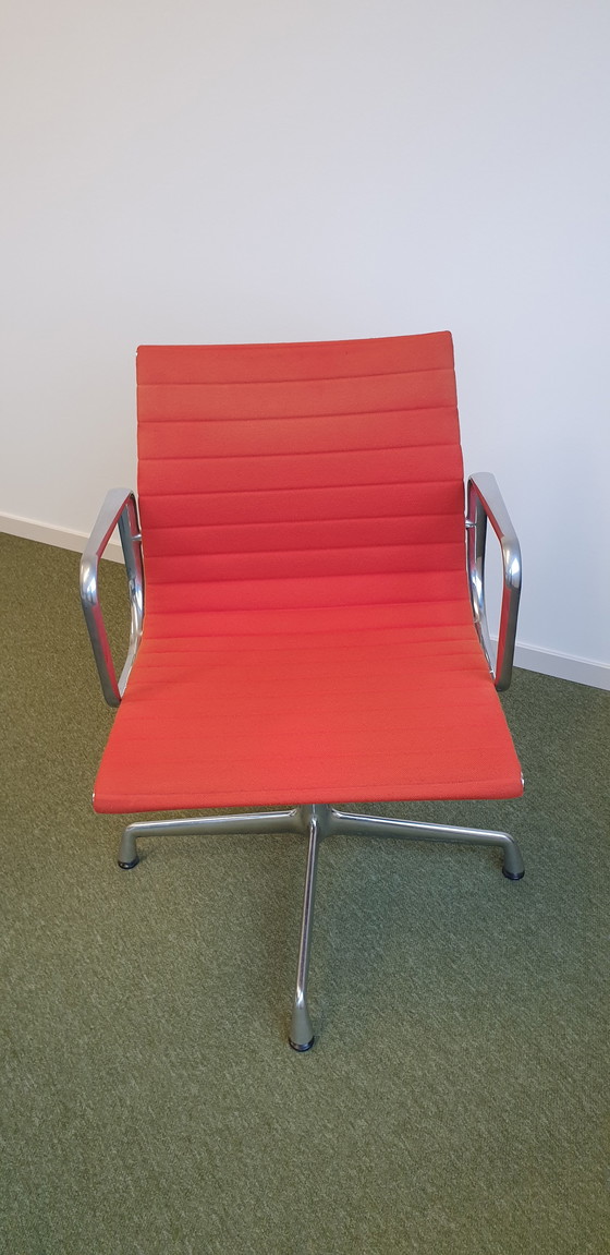 Image 1 of 6x Vitra EA108 stoelen met ronde Vitra tafel