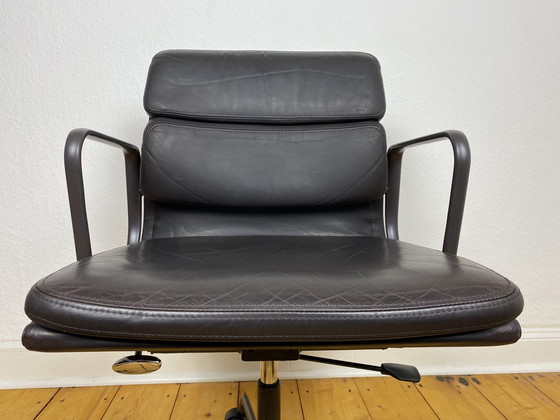 Image 1 of Vitra Soft Pad Chair EA 217 by Charles & Ray Eames bureaustoel