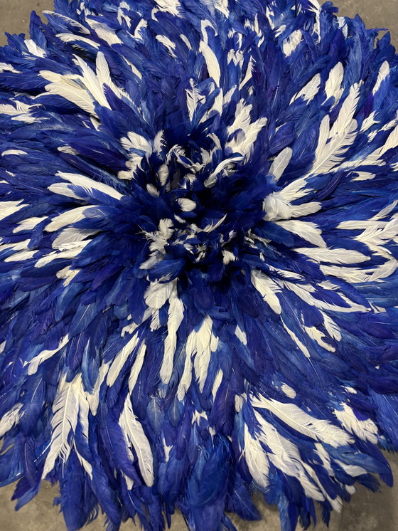 Image 1 of Juju hoed blauw en wit 60 cm - Elegante wanddecoratie met veren