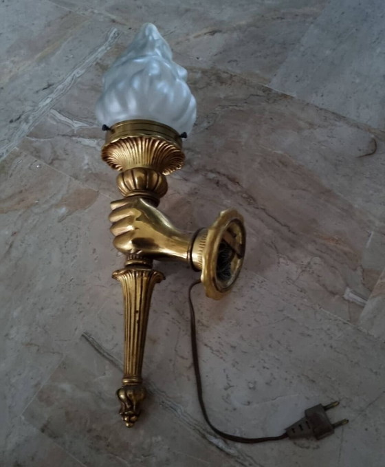 Image 1 of Bronzen wandlamp John Devoluy Nubische hand met fakkel