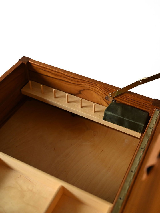 Image 1 of Scandinavische jaren 1950 teakhouten kast met compartimenten