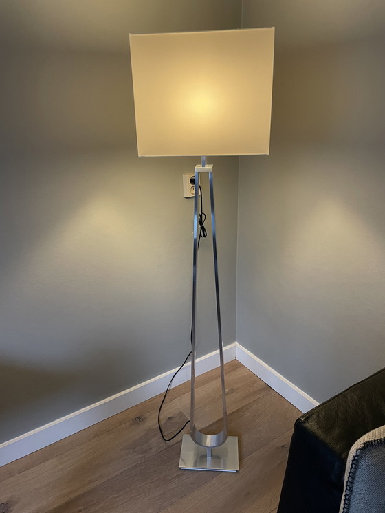 Image 1 of Design Aluminium Vloerlamp Met Witte Kap