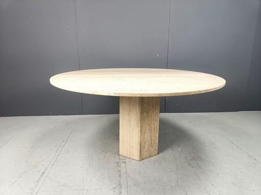 Prachtige eettafel of centertafel van travertijnsteen.  Elegant rond tafelblad.  Goede staat 1970S - Italië Hei