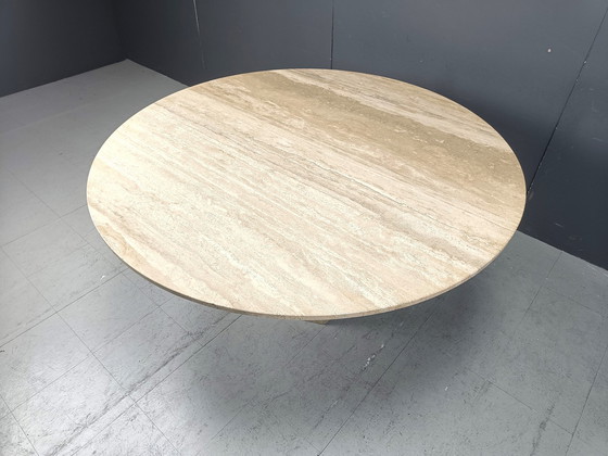 Image 1 of Prachtige eettafel of centertafel van travertijnsteen.  Elegant rond tafelblad.  Goede staat 1970S - Italië Hei