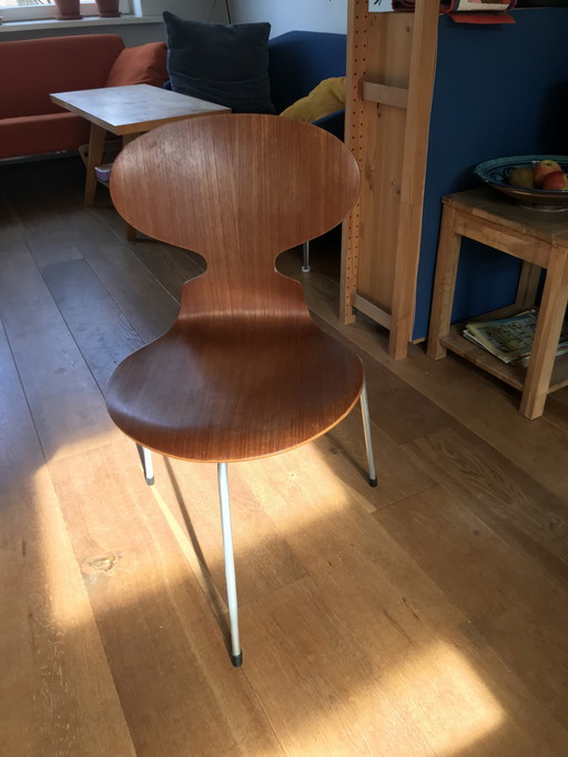 Zeldzame Mier Arne Jacobsen Fritz Hansen driepoot model 3100