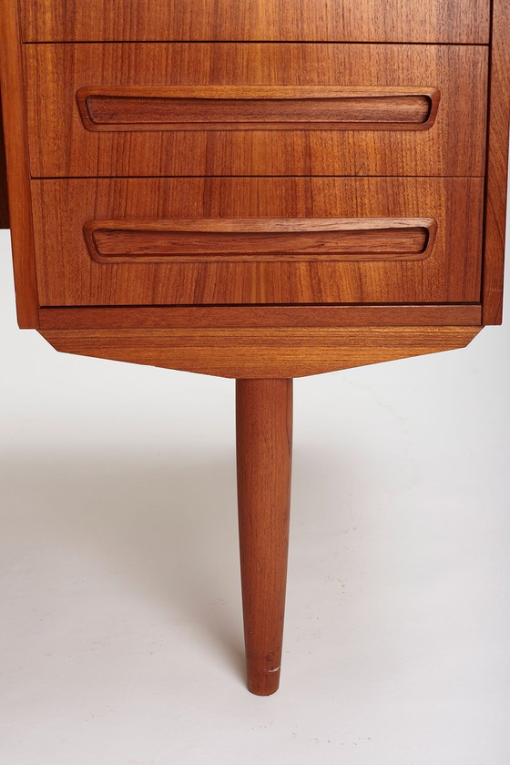 Image 1 of Teakhouten bureau ontworpen door J. Svenstrup voor A.P Møbler, Denemarken, jaren 1960.