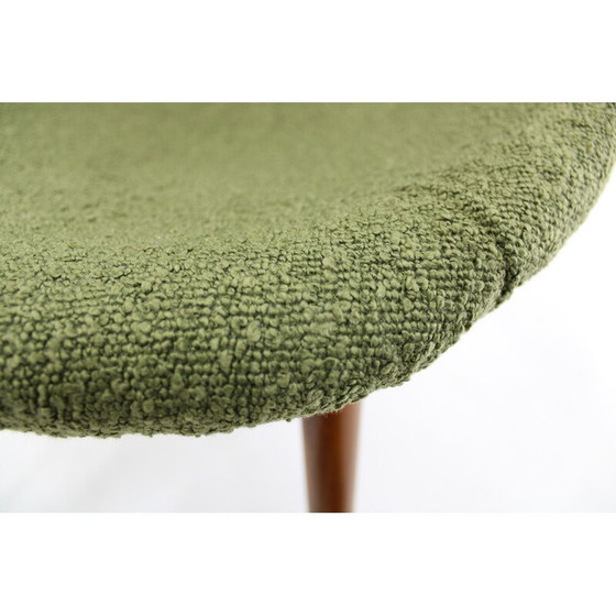 Image 1 of Paar vintage kuipstoelen in hout en groene Boucle stof, Tsjecho-Slowakije 1960