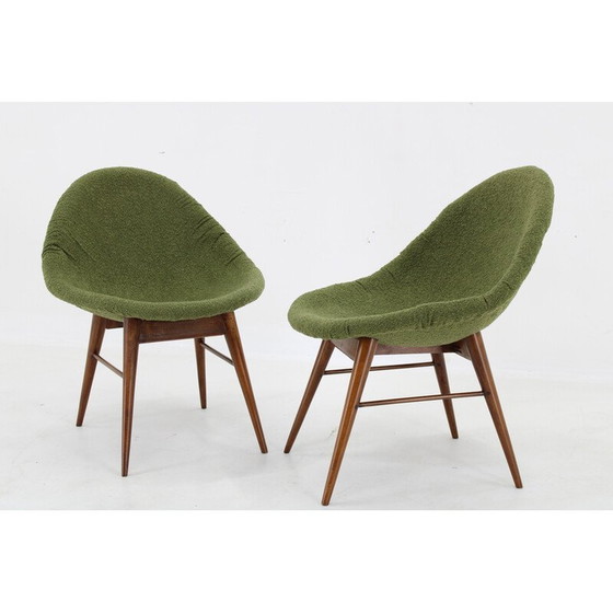 Image 1 of Paar vintage kuipstoelen in hout en groene Boucle stof, Tsjecho-Slowakije 1960