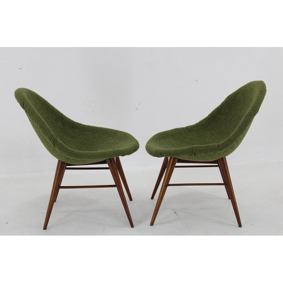 Image 1 of Paar vintage kuipstoelen in hout en groene Boucle stof, Tsjecho-Slowakije 1960