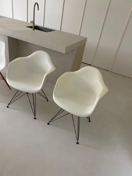 2 X Daw Vitra Eames stoel