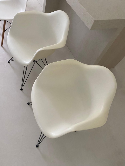 2 X Daw Vitra Eames stoel