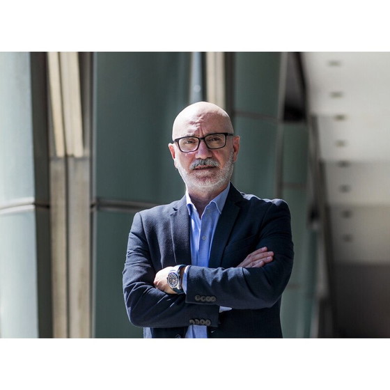 Image 1 of Paar vintage barkrukken in beuken en chroom van Pepe Cortés voor Amat, jaren 1990