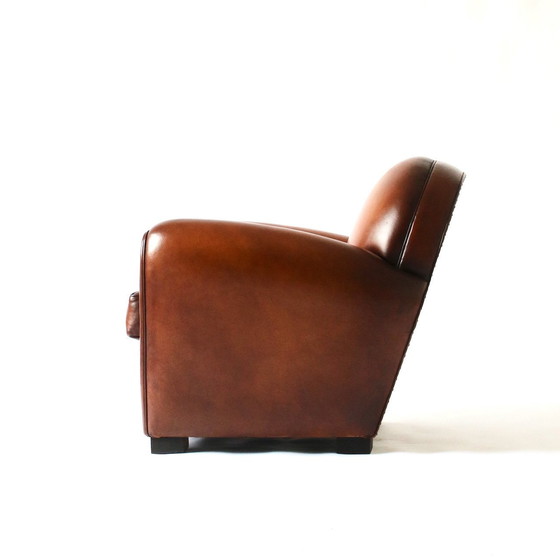 Image 1 of Traditionele oxford club fauteuil, havana leer, handen gepatineerd basaan