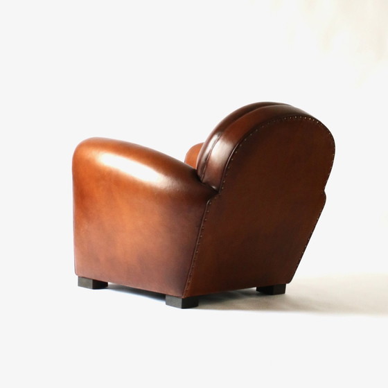 Image 1 of Traditionele oxford club fauteuil, havana leer, handen gepatineerd basaan