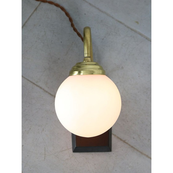 Image 1 of Mid Century tafellamp in messing en opaline