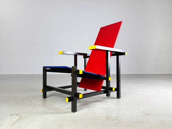 Image 1 of Rood en Blauw Fauteuil Cassina Gerrit Rietveld Bauhaus