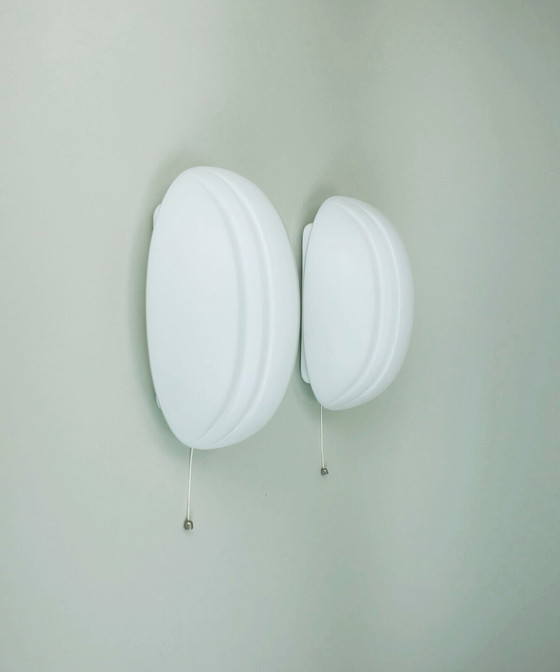 Image 1 of paar ovale putzler SCONCES wit glas satijnglas 1970-1980