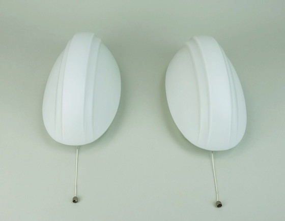 Image 1 of paar ovale putzler SCONCES wit glas satijnglas 1970-1980