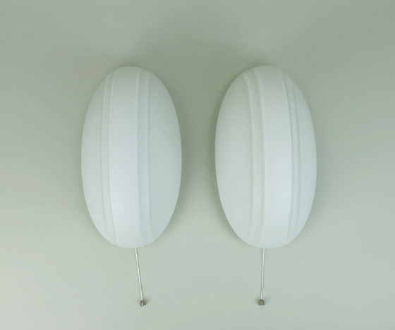 Image 1 of paar ovale putzler SCONCES wit glas satijnglas 1970-1980