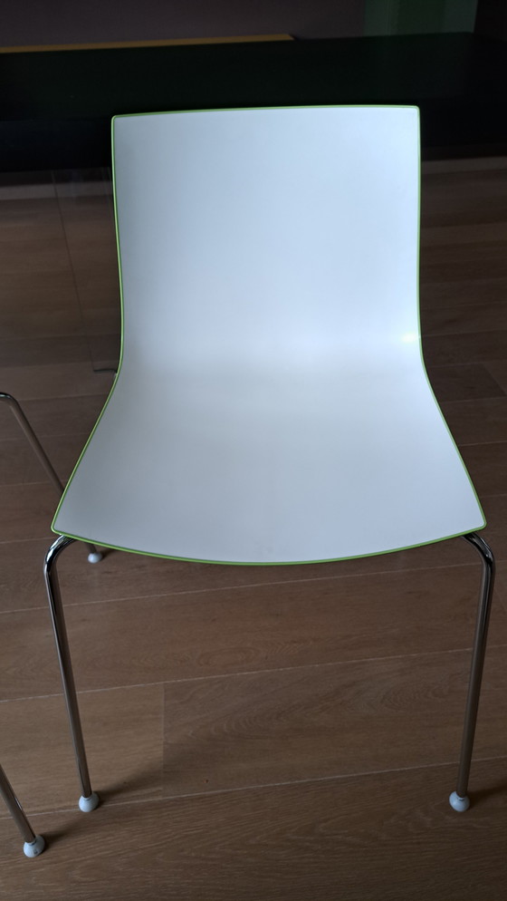 Image 1 of 8x Arper Catifa 46 stoelen groen-wit