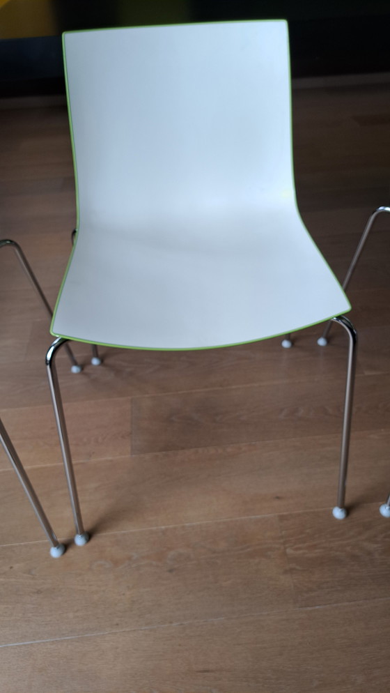 Image 1 of 8x Arper Catifa 46 stoelen groen-wit