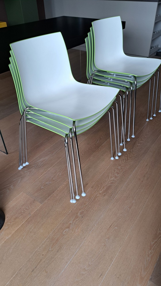 Image 1 of 8x Arper Catifa 46 stoelen groen-wit