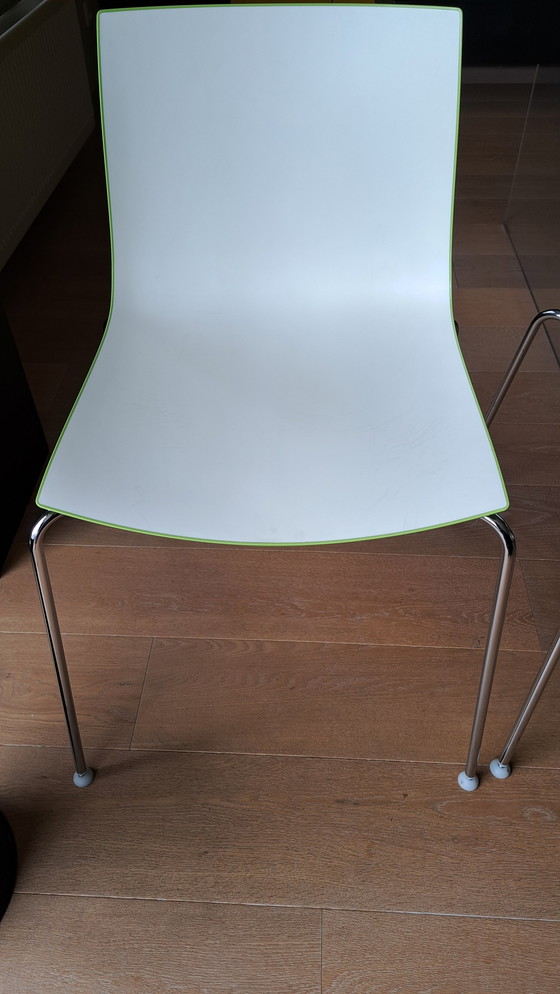 Image 1 of 8x Arper Catifa 46 stoelen groen-wit