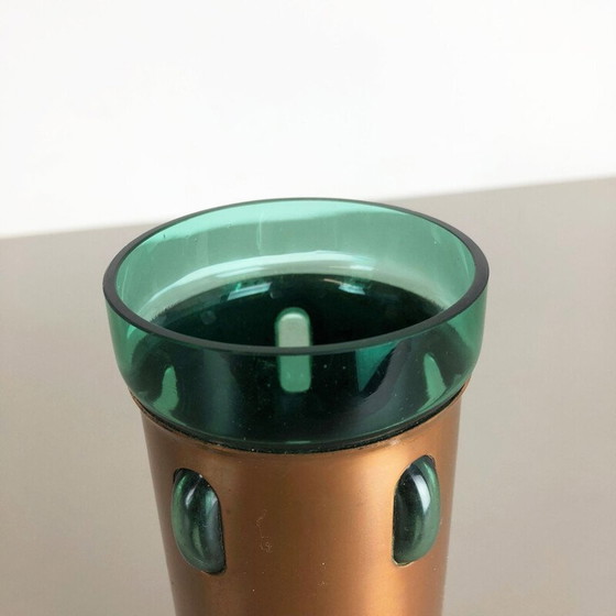 Image 1 of Cilindrische vintage vaas in groen glas en koper van Nanny Still voor Raak,1970