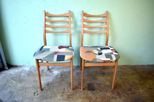 2X Vintage stoelen Bauhaus stof Deens ontwerp