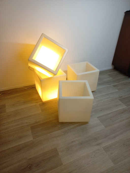 Witte Led Kubus Van Max Kistner