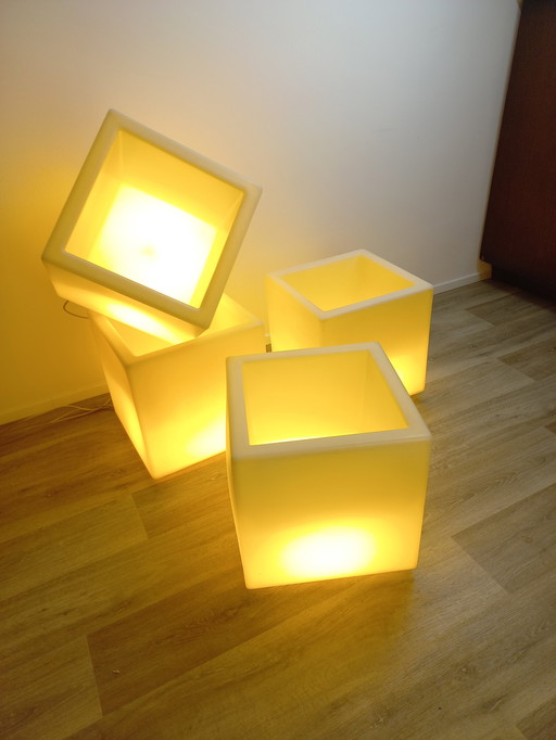 Witte Led Kubus Van Max Kistner