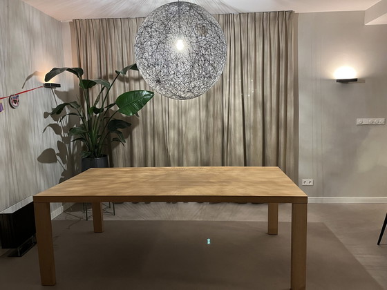 Image 1 of Eetkamertafel Essenza Van Het Merk Arco Uitgevoerd In Eiken Mat A30