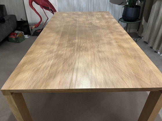Image 1 of Eetkamertafel Essenza Van Het Merk Arco Uitgevoerd In Eiken Mat A30