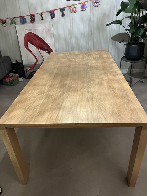 Image 1 of Eetkamertafel Essenza Van Het Merk Arco Uitgevoerd In Eiken Mat A30