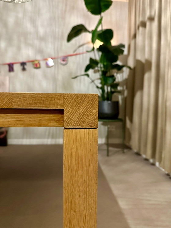 Image 1 of Eetkamertafel Essenza Van Het Merk Arco Uitgevoerd In Eiken Mat A30