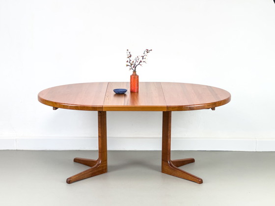 Image 1 of Deense ronde teakhouten eettafel met verlengstuk, 1970S